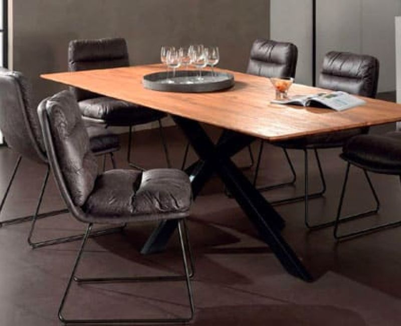 TAVOLI, SEDIE E SGABELLI