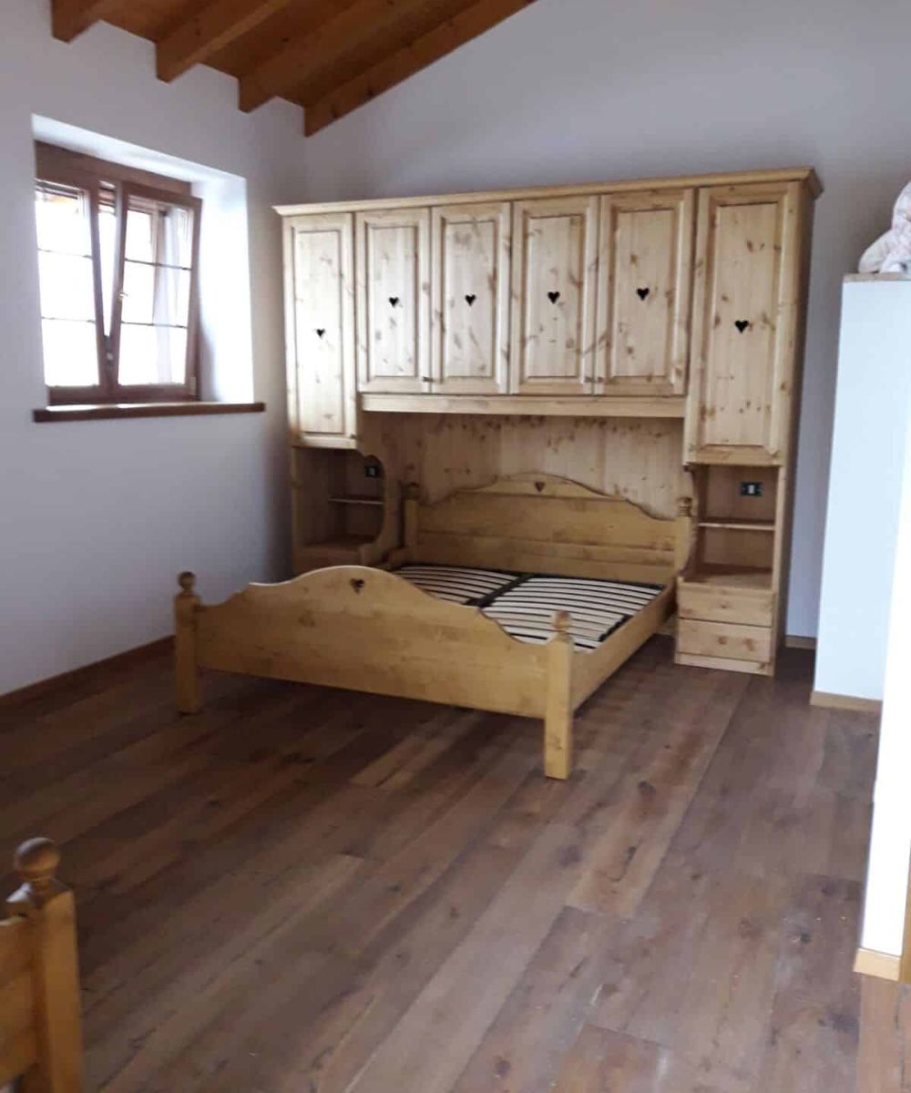 Letto matrimoniale con armadio