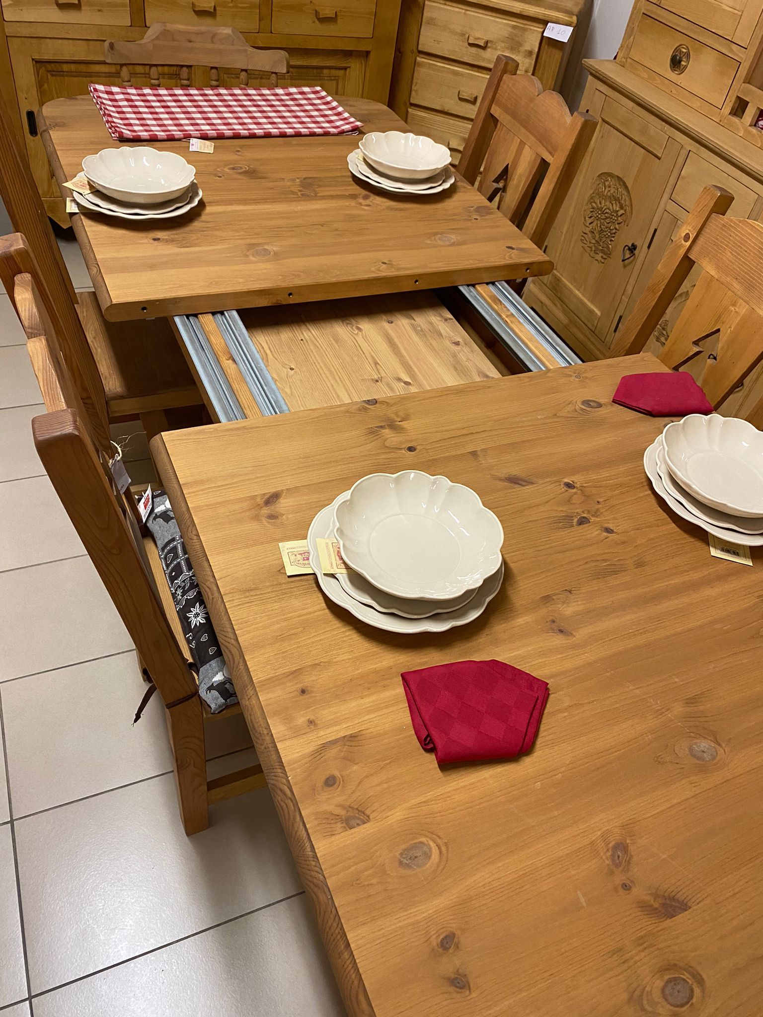 Tavolo allungabile in legno massello: guida completa a misure e meccanismi